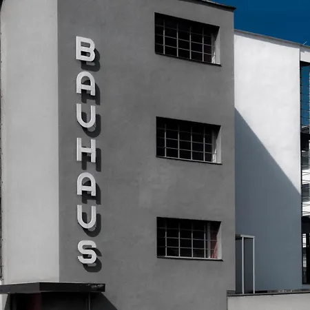 Am Bauhausmuseum Dessau-Rosslau