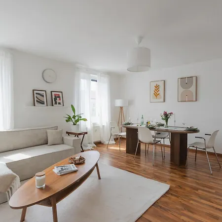 Am Bauhausmuseum Dessau-Rosslau