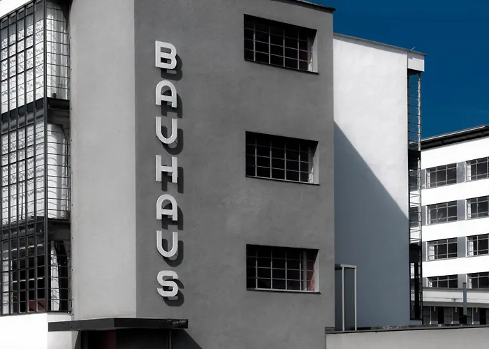 Am Bauhausmuseum Dessau-Rosslau